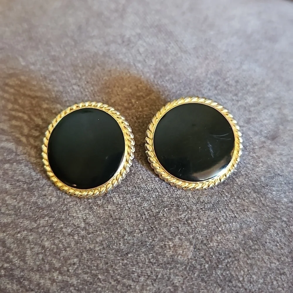 3/$20 VTG Black Goldtone Rope Rimmed Circle Post Earrings